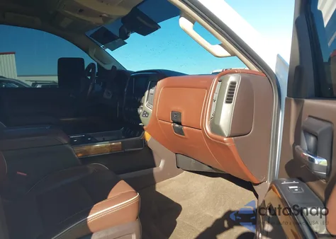 2015 Chevrolet Silverado 2500Hd High Country z USA, uszkodzony, nr VIN 1GC1KXE8XFF536756